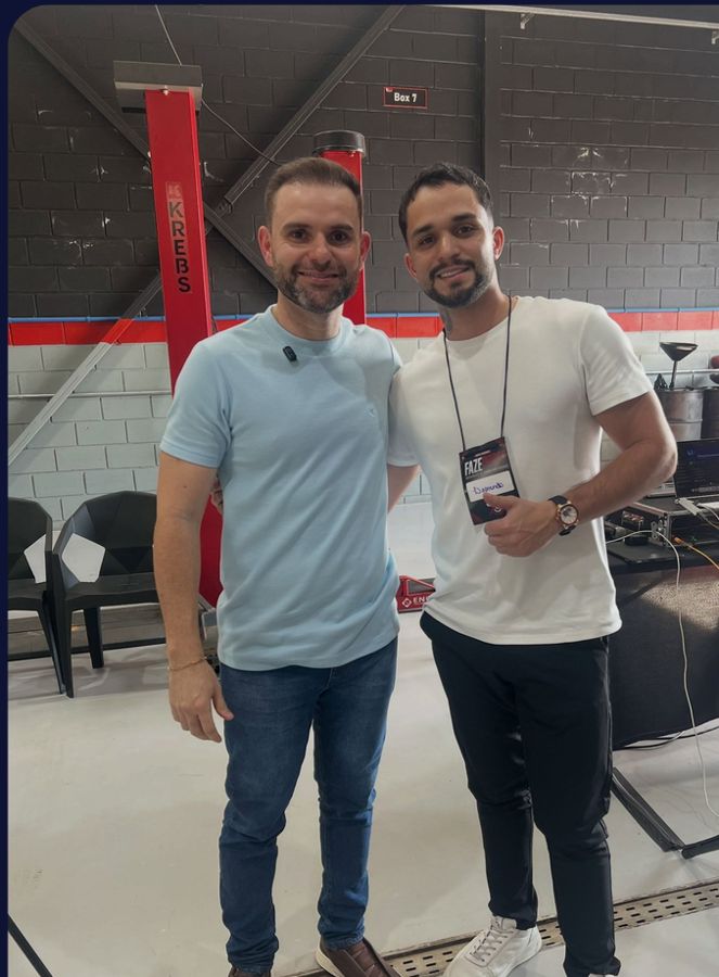 Leonardo em evento para donos de auto center